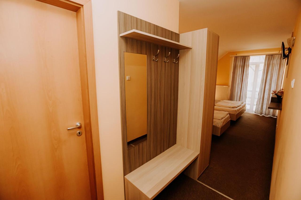 Guest House Lacul Linistit Moneasa Esterno foto