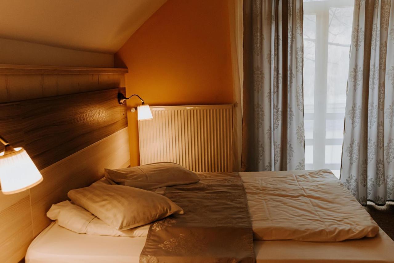 Guest House Lacul Linistit Moneasa Esterno foto